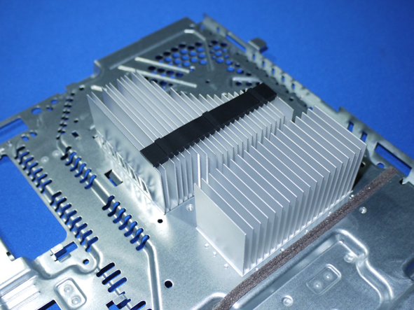 File:CECH-30xx heatsink - metal cooling block (back view).jpg