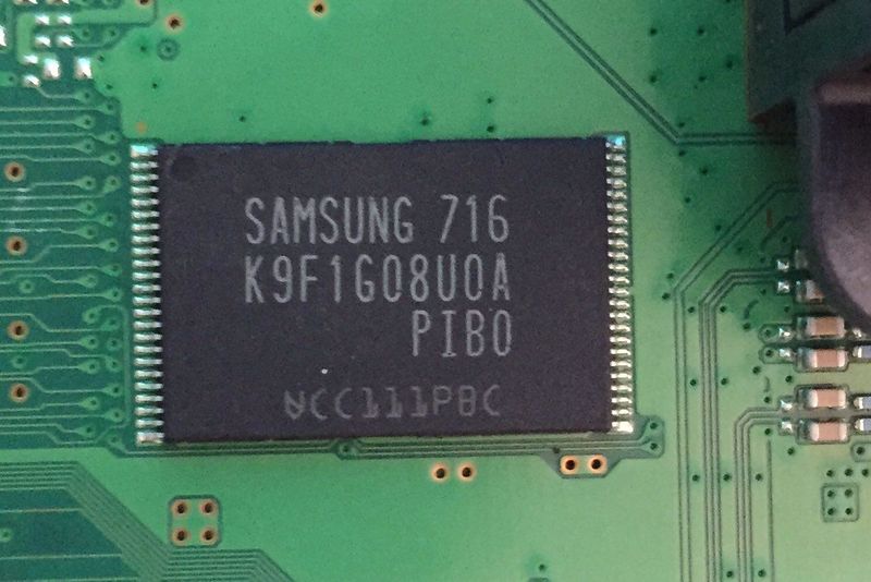 File:Samsung K9F1G08U0A-PIB0.JPG