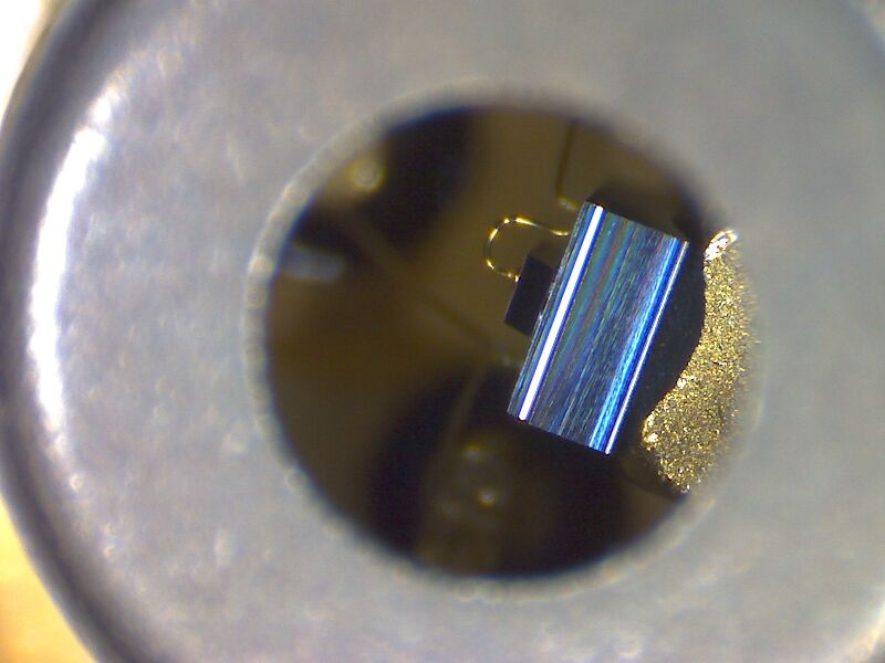 File:KHM-430 laser diode closeup.jpg