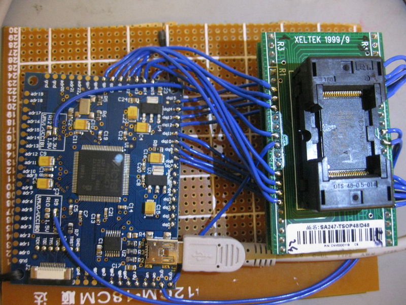 File:Progskeet with NAND socket SA247-TSOP48-D48 by playonlcd.jpg